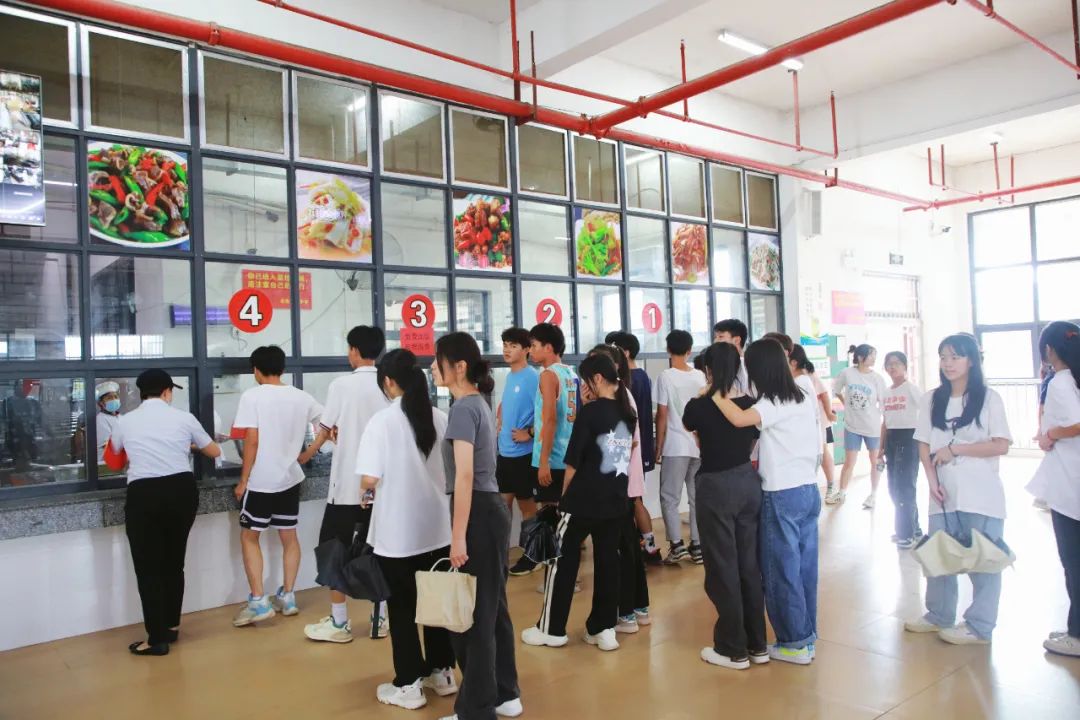 高考备考_覃学海孔斌到苍梧中学调研高考_苍梧县高考备考工作调研